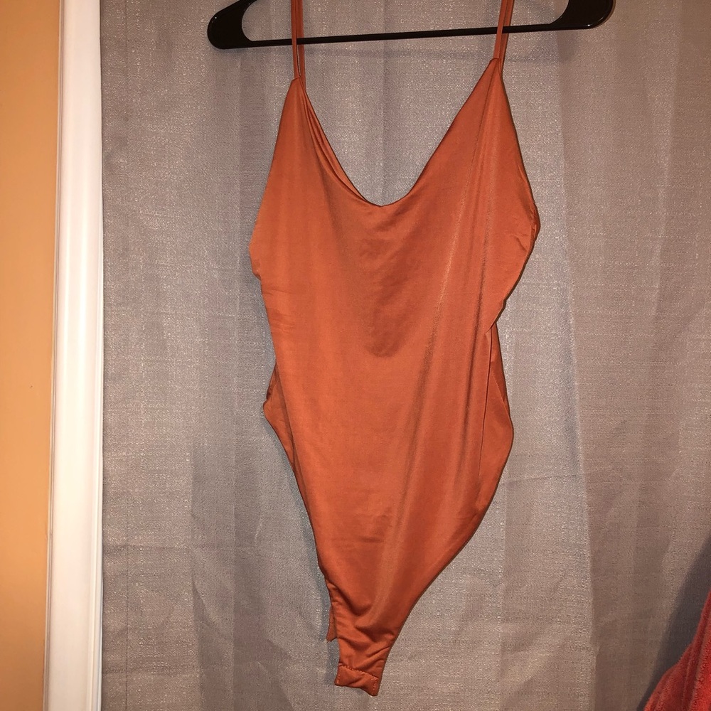 Cute body suit!!! Never worn !!